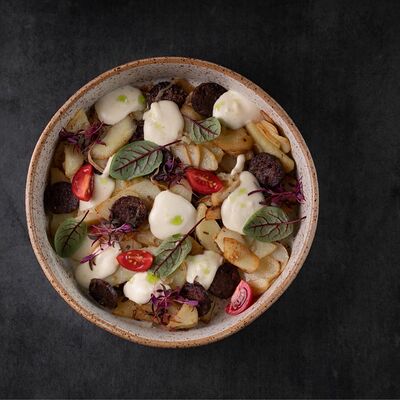 Сушеная колбаса с жареным картофелем в Nest по цене 720 ₽