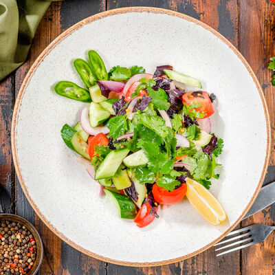 Салат по-деревенски в Роял Палас по цене 420 ₽