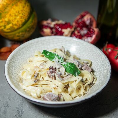 Паста с грибами в Пармезан и пури по цене 425 ₽