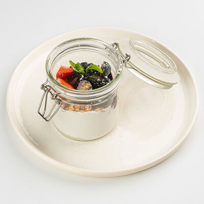 Кокосовый йогурт, гранола, ягоды в Южанин по цене 81000 сум