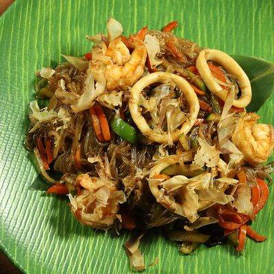 Лапша Фунчоза Тай с морепродуктамив Tom-Yam по цене 620 ₽