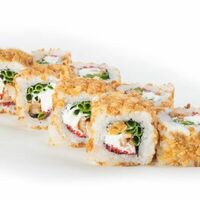 Ролл с жареным луком в Sushi scorpion premium