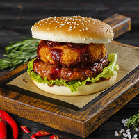 Бургердак с сыром Камамбер в ИТЛЕ Стейк-кафе Halal