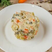 Салат Оливье с курицей в Компот