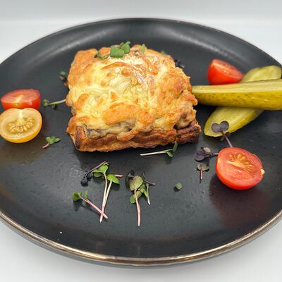 Грибной жюльен на картофельных вафлях в Lovers по цене 600 ₽