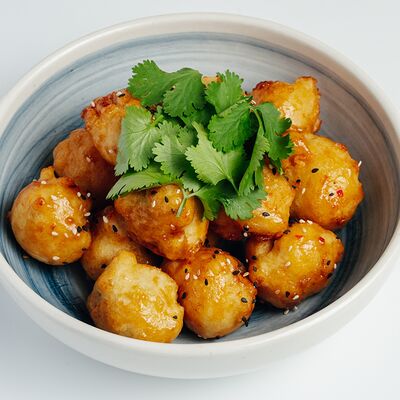 Тори темпура, сычуаньский соус в Everland по цене 890 ₽