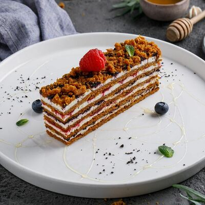 Ягодный медовик в Двор Помидор по цене 370