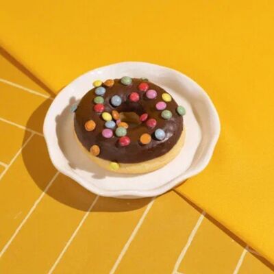 Донат в шоколадной глазури с драже Премиум в Пекарня Буханка по цене 175 ₽