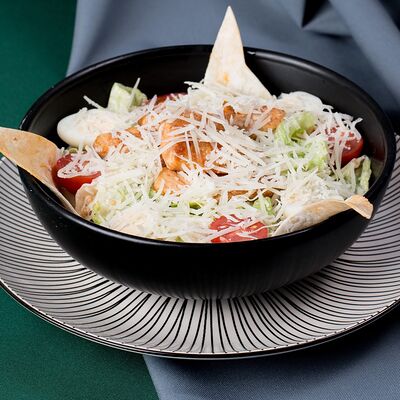 Салат Цезаридзе с курицей в Пиросмани по цене 690 ₽