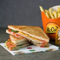Сэндвич-клаб с курицей в Max Burger Halal