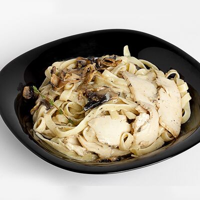 Тальятелле с грибами и куриной грудкой в Metro по цене 450 ₽