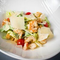 Цезарь с креветками в Il borgo