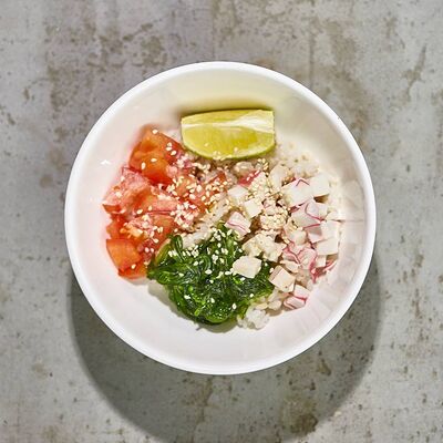 Поке с крабовым мясом в Паблик Бар по цене 440 ₽