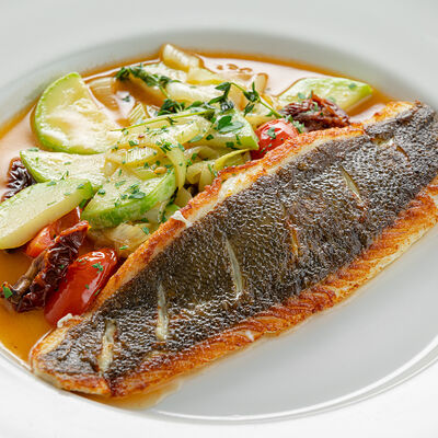 Филе камбалы с овощным соте в Нектарин по цене 1300 ₽