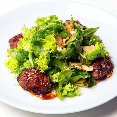 Теплый салат с куриной печенью в Луна по цене 636 ₽