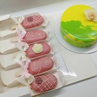 Торт муссовый с шоколадной орхидеей и набор пирожных Эскимо ассорти в Katicake