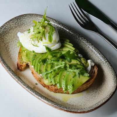 Тост с авокадо и хумусом в Березка по цене 26 р.