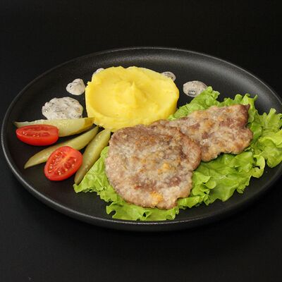 Свинина в сливочно-грибном соусе с картофельным пюре в Оsaka по цене 510 ₽