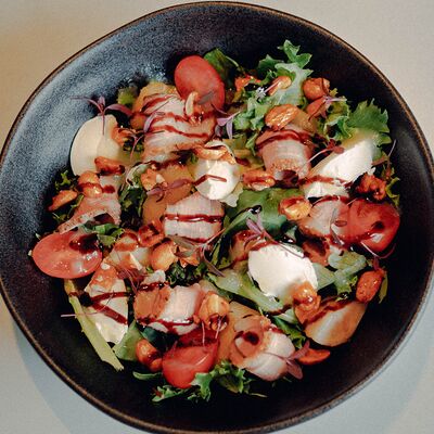 Салат с утиным магрев О2 Lounge cafe по цене 700 ₽