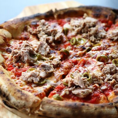 Тунец и каперсы в In Crosta по цене 1029 ₽