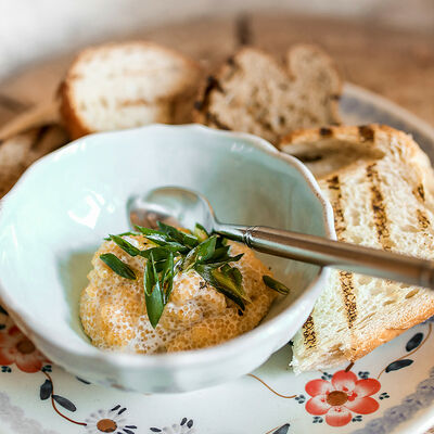 Икра щучья на хрустящем тосте в Сыроварня по цене 1150