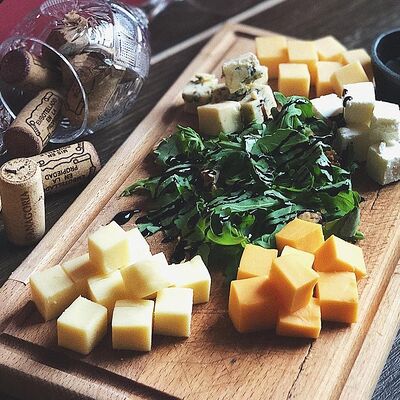 Сырная тарелка в The Bulki по цене 700 ₽