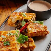 Пирог с говядиной и сулугуни в Vakh