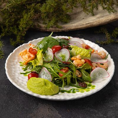 Зеленый салат с креветкой и муссом из авокадо в Пилигрим по цене 940 ₽