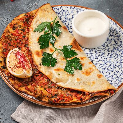 Лахмаджун с грецким орехомв Айва по цене 450 ₽