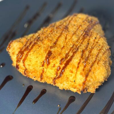 Запеченный онигири с креветкой в Бобер Выдыхай по цене 330 ₽