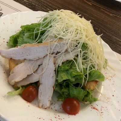 Цезарь с курицей в Хванчкара по цене 610 ₽