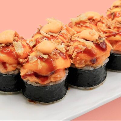 Ролл запеченный Лосось Чеддерв Sia bar по цене 960 ₽