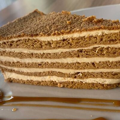 Медовик в Мидийное место по цене 450 ₽