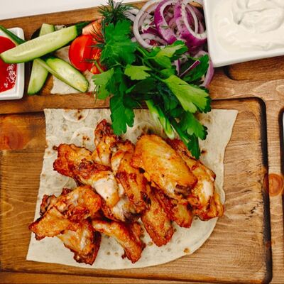Шашлык Крылья куриные в Bizon Grill Café по цене 870 ₽
