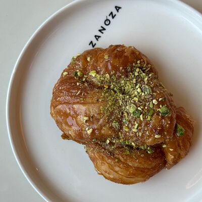 Даниш с фисташкой в Zanoza Kруассантерия по цене 280 ₽