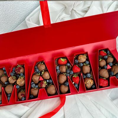 Клубника в шоколаде для мамы t в Allowberry по цене 15000 ₽