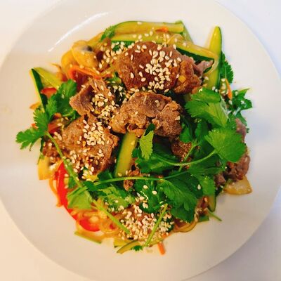 Миен Чон Бо - Фунчоза с говядиной и овощами в Кафе Pho Ханой по цене 650 ₽