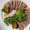 Телячий язык с миксом салатов и горчично-ореховым соусом в Дежавю по цене 730