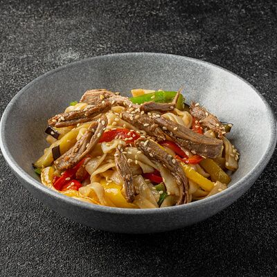 Пшеничная лапша с говядиной в Роллофф по цене 499 ₽