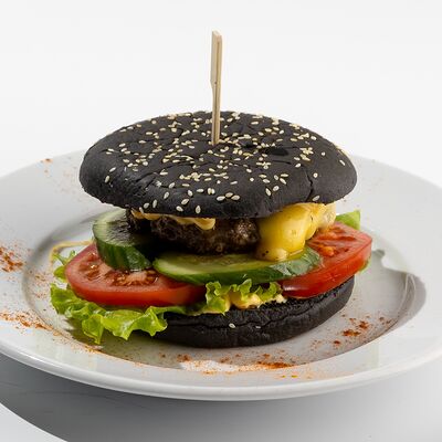 Бургер говяжий в Cyber Octagon по цене 620 ₽