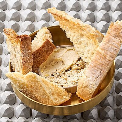 Молочный хлеб, ремесленный и чиабатта с лимонно-грибным маслом в KITCHEN по цене 490 ₽