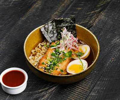 Рамен со свининой Тонкацу Яндекс в Снегири на Лагерном по цене 720 ₽