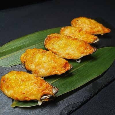 Мидии с соусом спайси в Caviar Rolls по цене 550 ₽