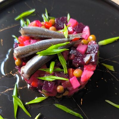 Винегрет с килькойв Жуир по цене 520 ₽