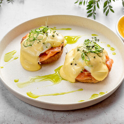 Яйца Бенедикт в Godji по цене 450 ₽