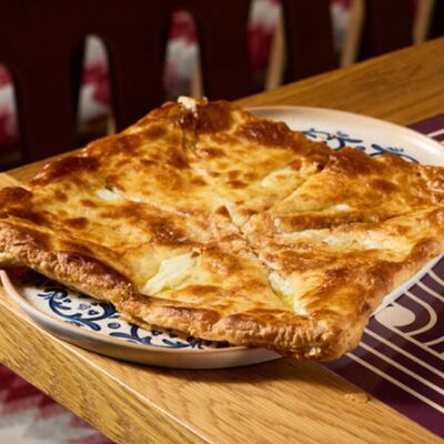 Пеновани-Пури - хачапури из слоеного теста в NANA Pirveli по цене 795 ₽