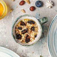 Мацони с медом и грецкими орехами в Двор Помидор