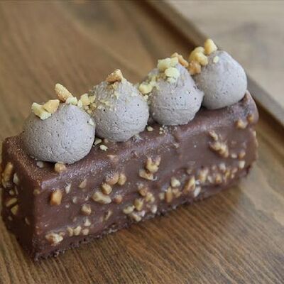 Пирожное Сникерс в Obakery по цене 405 ₽