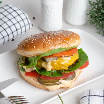 Чизбургер в Ваф и Раф по цене 350 ₽