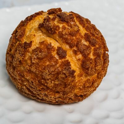 Пирожное Шу карамельное в Та самая на Хмельницкого по цене 243 ₽